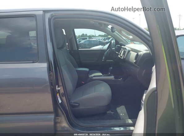 3TMAZ5CN2JM074940 2018 TOYOTA TACOMA Gray Widok wnętrza z przodu