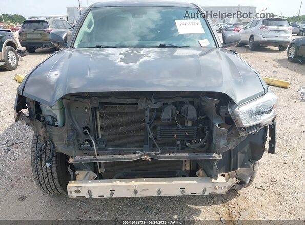 3TMAZ5CN2JM074940 2018 TOYOTA TACOMA Gray Widok wnętrza z tyłu
