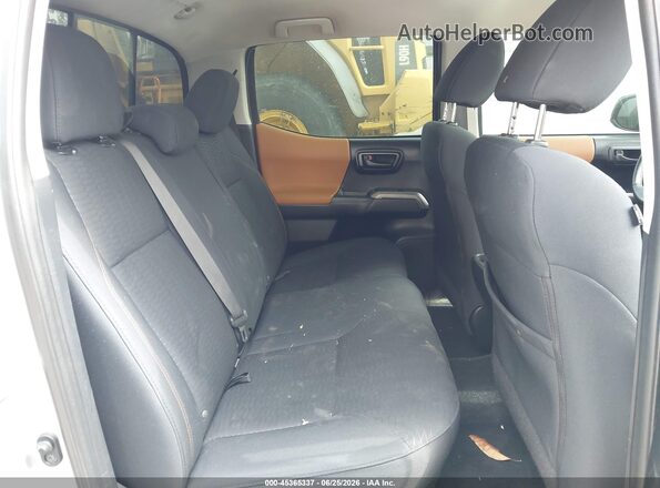 3TMBZ5DN7JM012422 2018 TOYOTA TACOMA Silver Vista de la etiqueta del VIN