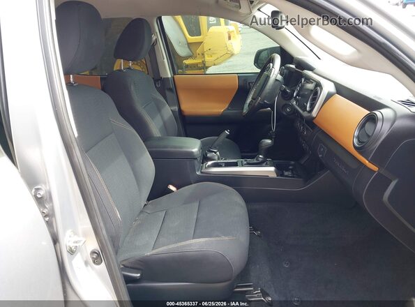 3TMBZ5DN7JM012422 2018 TOYOTA TACOMA Silver Vista interior delantera