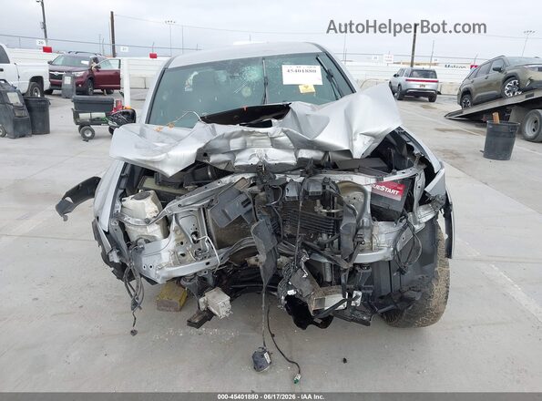 3TMBZ5DN8JM014518 2018 TOYOTA TACOMA Silver Դիմացի տեսք