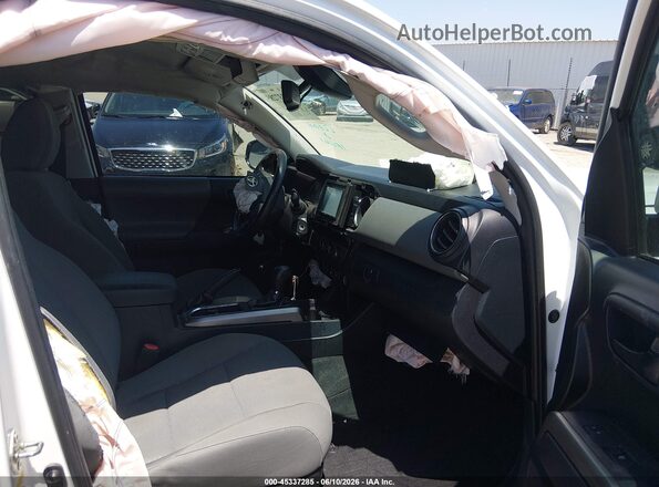 3TMBZ5DN9JM015113 2018 TOYOTA TACOMA White Вид салону спереду