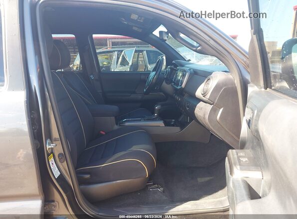3TMBZ5DNXGM003805 2016 TOYOTA TACOMA Black Вид салону спереду