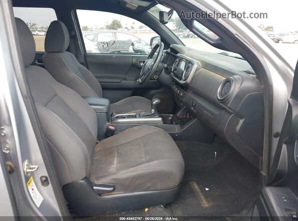 3TMCZ5AN0HM053090 2017 TOYOTA TACOMA Silver Widok wnętrza z przodu