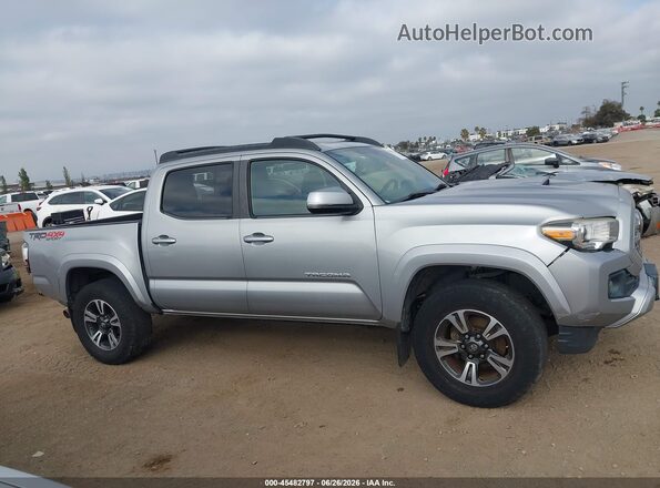 3TMCZ5AN0HM053090 2017 TOYOTA TACOMA Silver Widok wnętrza z tyłu
