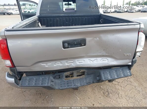 3TMCZ5AN0HM053090 2017 TOYOTA TACOMA Silver Widok z przodu