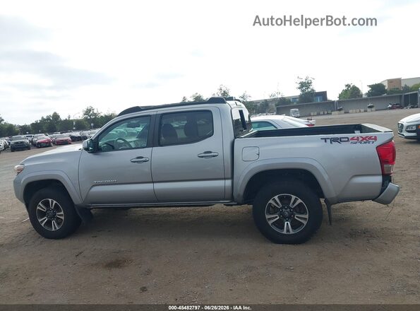 3TMCZ5AN0HM053090 2017 TOYOTA TACOMA Silver Widok wnętrza 360 stopni
