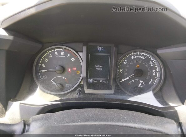 3TMCZ5AN0HM065384 2017 TOYOTA TACOMA Red Vista de los asientos traseros