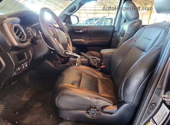 3TMCZ5AN0HM107780 2017 TOYOTA TACOMA Gray Widok wnętrza z przodu