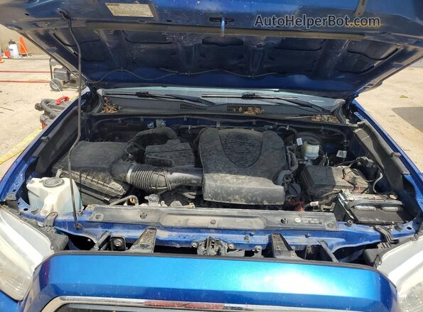 3TMCZ5AN0JM144544 2018 TOYOTA TACOMA Blue Widok wnętrza z tyłu