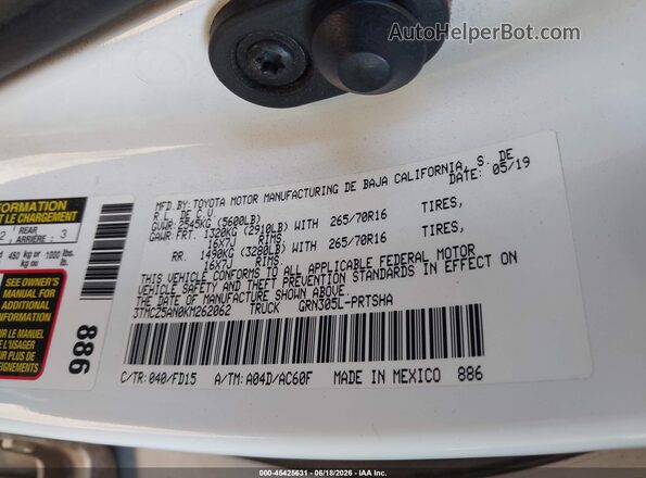 3TMCZ5AN0KM262062 2019 TOYOTA TACOMA White ძრავის განყოფილების ხედი