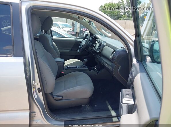 3TMCZ5AN1KM214022 2019 TOYOTA TACOMA Silver Front interior view