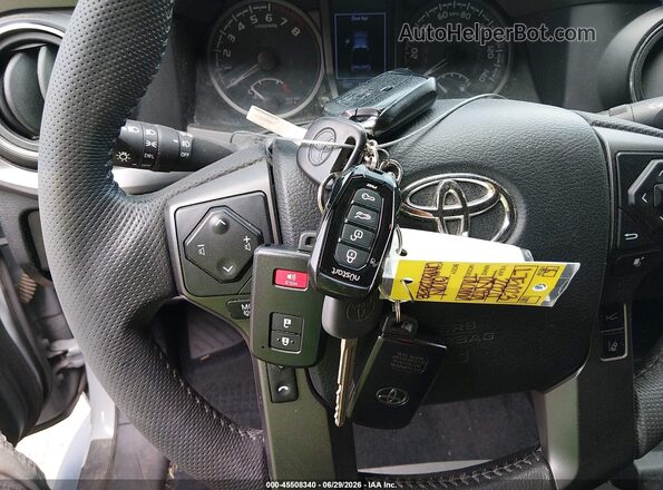 3TMCZ5AN1LM302358 2020 TOYOTA TACOMA Серый Вид панели приборов