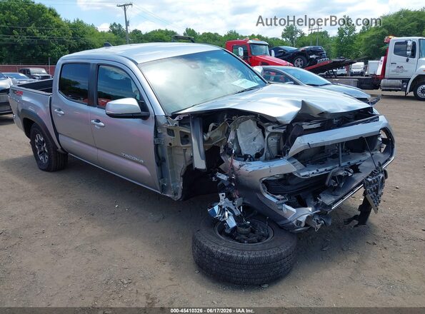 3TMCZ5AN1PM631082 2023 TOYOTA TACOMA Silver Widok z przodu
