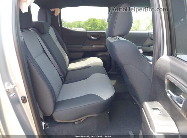 3TMCZ5AN1PM631082 2023 TOYOTA TACOMA Silver Widok naklejki z numerem VIN