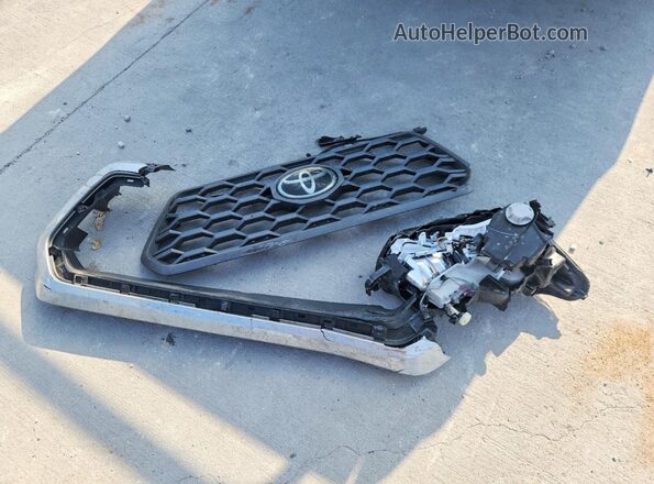 3TMCZ5AN2PM635478 2023 TOYOTA TACOMA Silver ძრავის განყოფილების ხედი