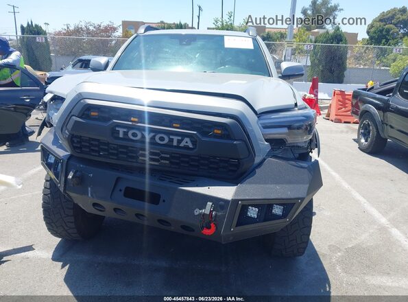 3TMCZ5AN3JM185816 2018 TOYOTA TACOMA Gray ხელსაწყოთა პანელის ხედი