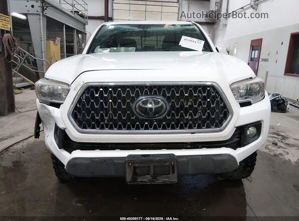3TMCZ5AN4JM134843 2018 TOYOTA TACOMA White ხელსაწყოთა პანელის ხედი