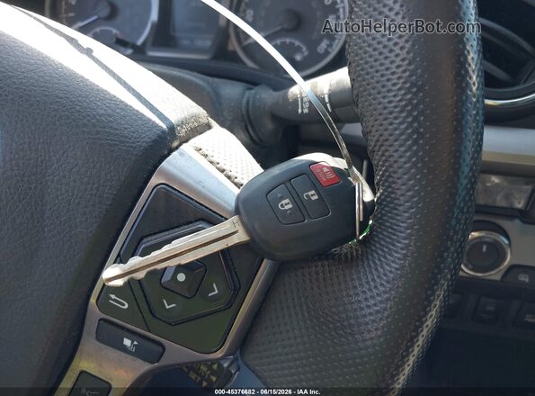 3TMCZ5AN4JM141856 2018 TOYOTA TACOMA Silver Dashboard view