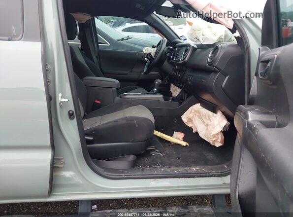 3TMCZ5AN4NM504355 2022 TOYOTA TACOMA Green Вид салону спереду