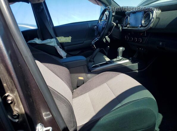 3TMCZ5AN4PM636048 2023 TOYOTA TACOMA Gray Widok wnętrza z przodu