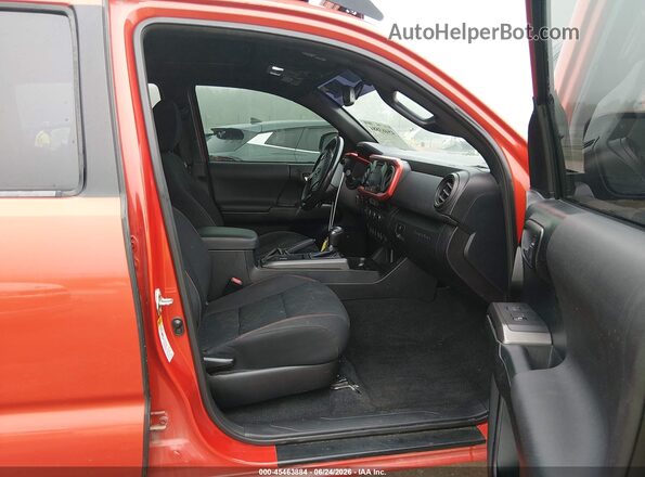 3TMCZ5AN5HM062836 2017 TOYOTA TACOMA Orange Front interior view