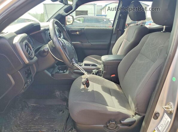 3TMCZ5AN5JM149299 2018 TOYOTA TACOMA Silver წინა სალონის ხედი