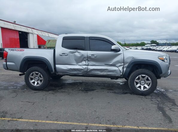 3TMCZ5AN6HM055880 2017 TOYOTA TACOMA Silver Вид задньої частини салону