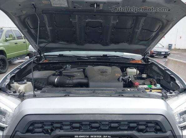 3TMCZ5AN6HM055880 2017 TOYOTA TACOMA Silver Вид ззаду