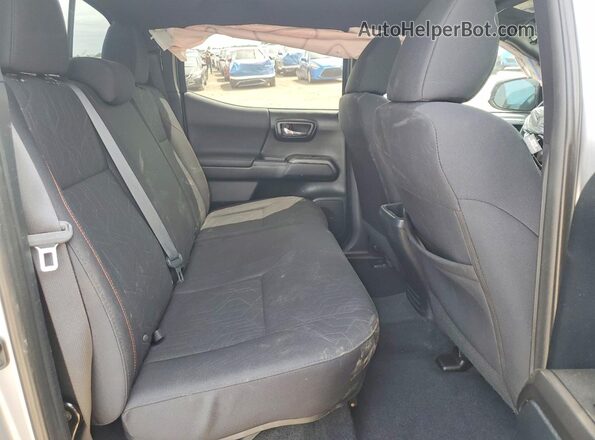3TMCZ5AN6HM059086 2017 TOYOTA TACOMA Серебряный Вид задних сидений