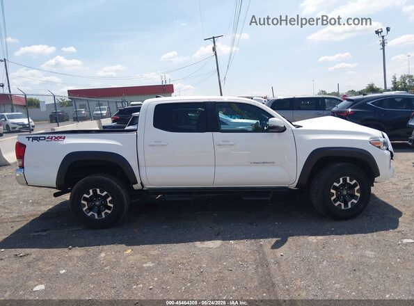 3TMCZ5AN7HM047495 2017 TOYOTA TACOMA White Вид задньої частини салону