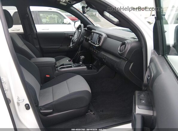 3TMCZ5AN7NM502597 2022 TOYOTA TACOMA White Widok wnętrza z przodu