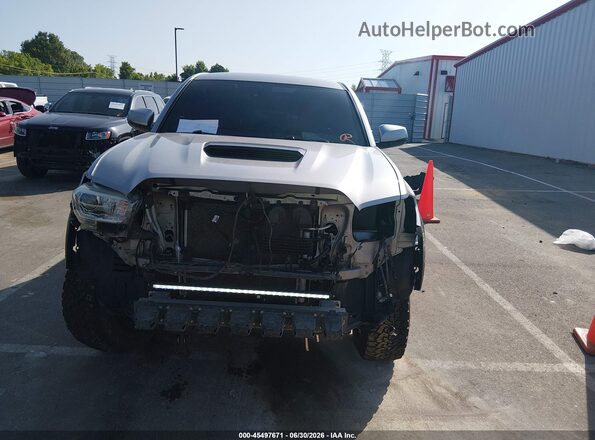 3TMCZ5AN8JM149765 2018 TOYOTA TACOMA Серый Вид задней части салона