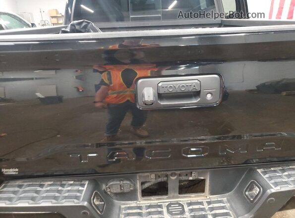 3TMCZ5AN8PM557384 2023 TOYOTA TACOMA Black 360 interior view