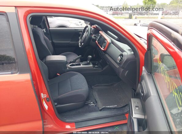 3TMCZ5AN9HM067358 2017 TOYOTA TACOMA Orange Вид салону спереду