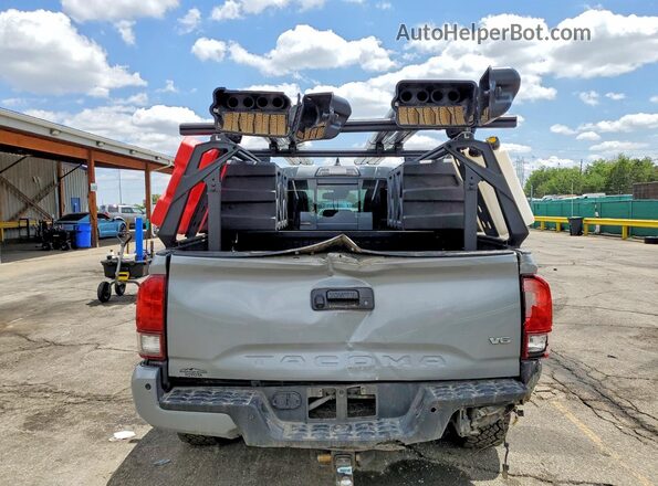 3TMCZ5AN9JM145790 2018 TOYOTA TACOMA Gray Вид ззаду