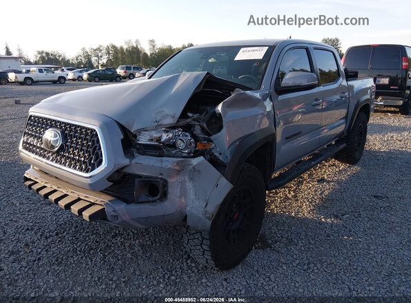 3TMCZ5AN9JM176392 2018 TOYOTA TACOMA Light Blue Vista tres cuartos delantera izquierda