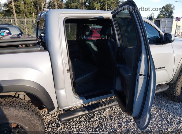 3TMCZ5AN9JM176392 2018 TOYOTA TACOMA Light Blue Vista de la etiqueta del VIN