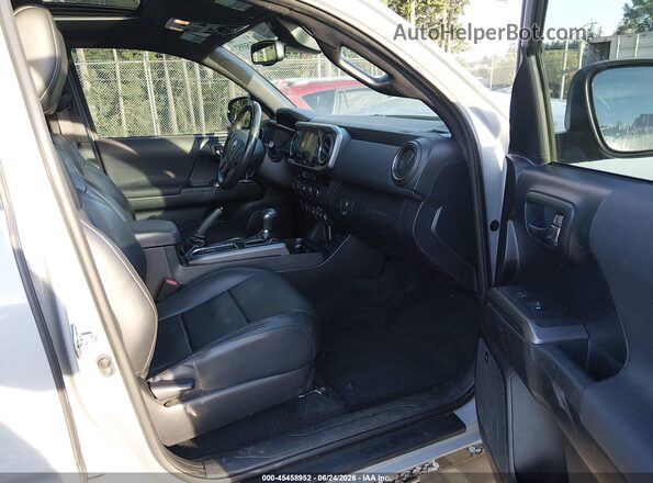 3TMCZ5AN9JM176392 2018 TOYOTA TACOMA Light Blue 