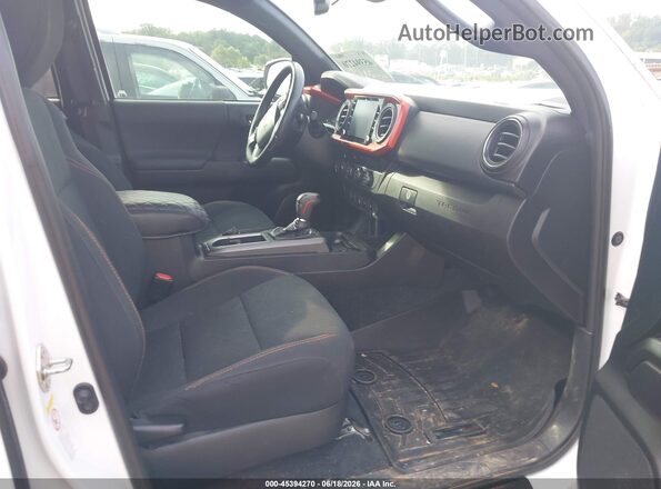 3TMCZ5AN9LM326407 2020 TOYOTA TACOMA White Вид салону спереду