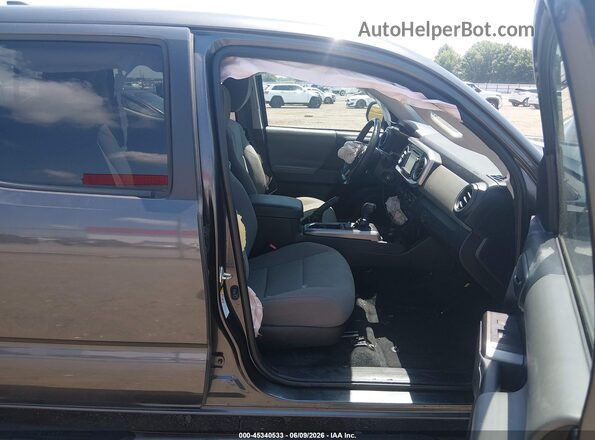 3TMCZ5ANXJM184579 2018 TOYOTA TACOMA Gray Front interior view
