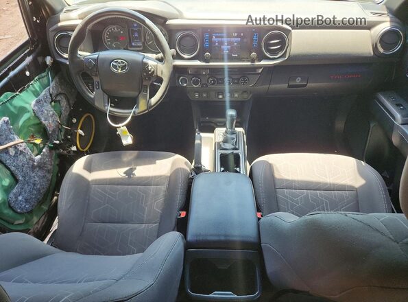 3TMDZ5BN3JM040486 2018 TOYOTA TACOMA Gray Առջևի վահանակի տեսք