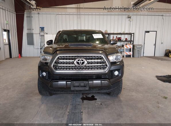 3TMDZ5BN5HM023845 2017 TOYOTA TACOMA Brown ხელსაწყოთა პანელის ხედი