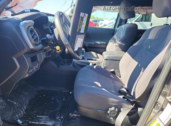 3TMDZ5BN6JM040417 2018 TOYOTA TACOMA Gray Front interior view