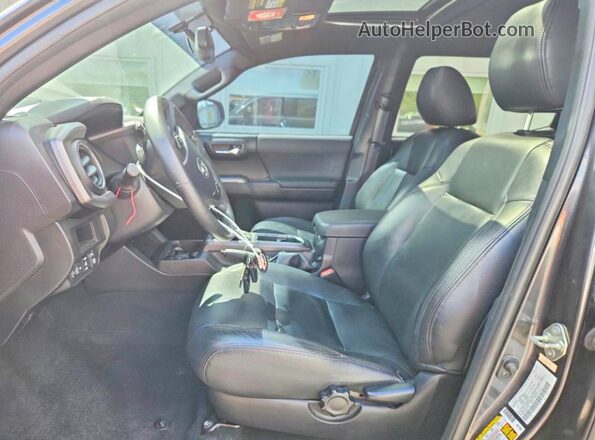 3TMDZ5BN7HM027122 2017 TOYOTA TACOMA Gray Front interior view