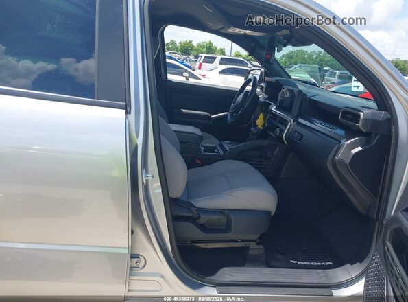 3TMKB5FN0SM039173 2025 TOYOTA TACOMA Серебряный Вид салона спереди
