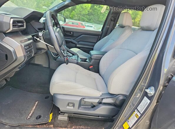 3TMKB5FN1RM022103 2024 TOYOTA TACOMA Charcoal Widok wnętrza z przodu