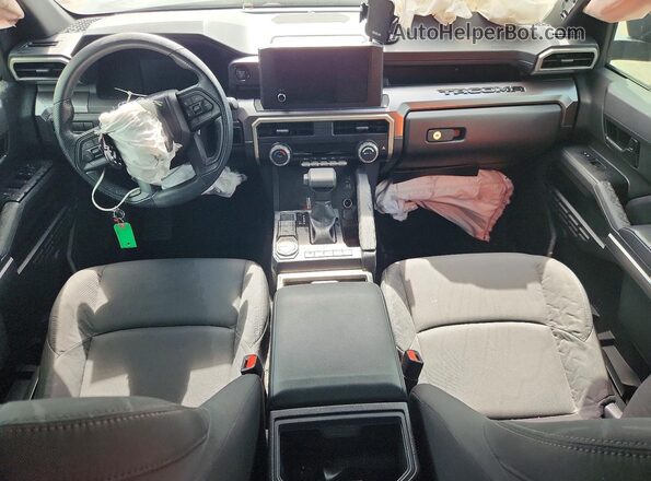 3TMKB5FN4RM023505 2024 TOYOTA TACOMA Charcoal Widok deski rozdzielczej