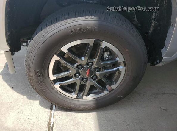 3TMKB5FN5TM065527 2026 TOYOTA TACOMA Silver სალონის 360-გრადუსიანი ხედი