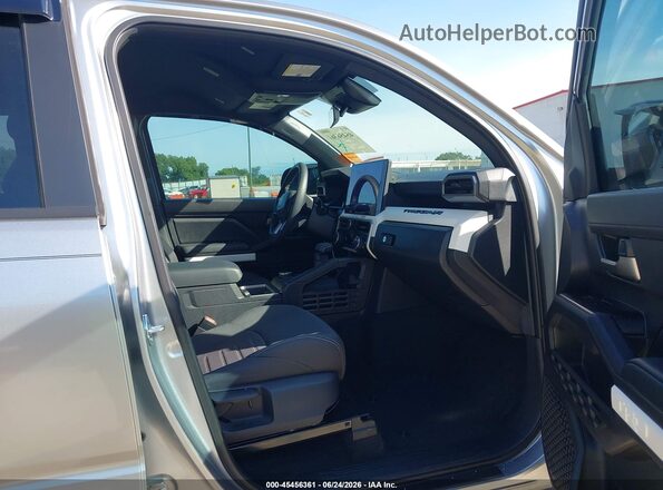 3TMKB5FN6RM020735 2024 TOYOTA TACOMA Silver Вид салону спереду